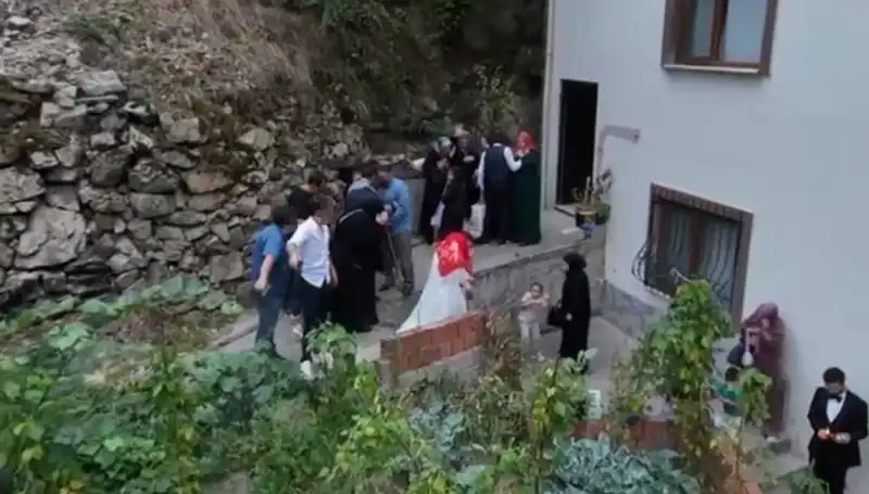 Sıcak Gelişmeler: Kanlı Düğünde Silahlı Saldırı Anlarının Şok Edici Görüntüleri Ortaya Çıktı