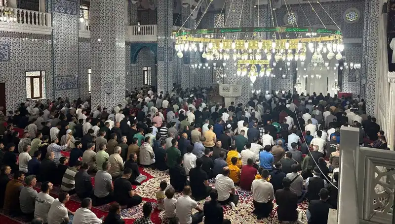 Iğdır'da İlk Bayram Namazı Coşkuyla Kılındı: Gelenekler Yaşatıldı