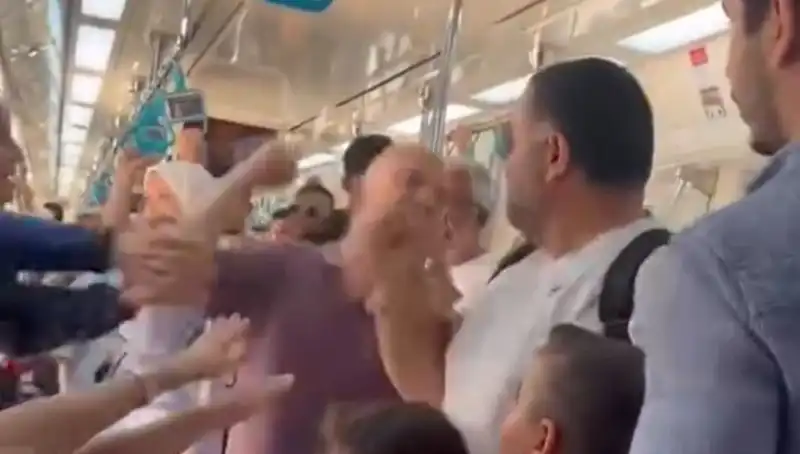 Marmaray'da Yumruklu Kavga: Yolcular Arasında Gerilim Tırmandı