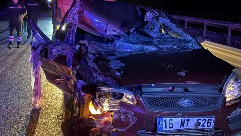 : Afyonkarahisar’da Otomobil ve TIR Çarpıştı: 4 Kişi Yaralandı