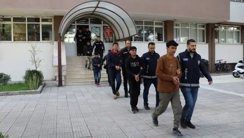 İki İlde 21 Düzensiz Göçmenin Yakalanması: Neler Oluyor?