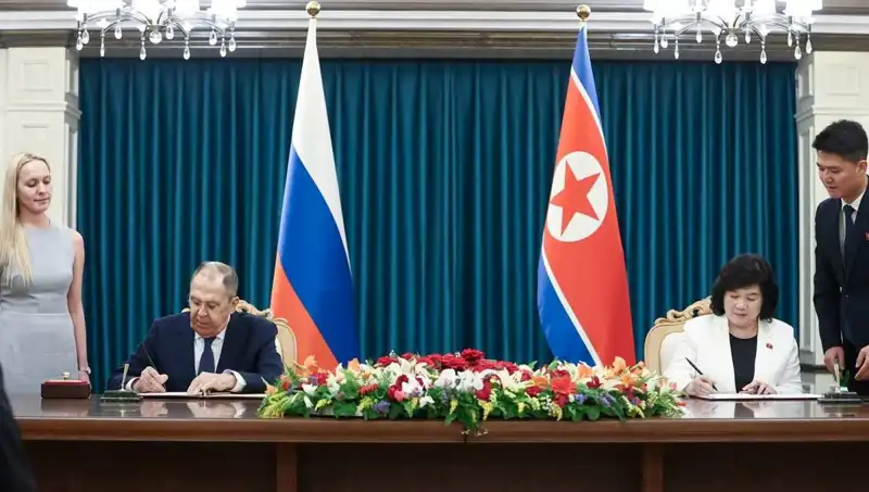 Rusya ve Kuzey Kore: Lavrov ve Mevkidaşı Kritik Görüşme Gerçekleştirdi