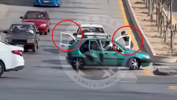 Trafikte Bıçak ve Kılıçla Saldıranlar Gözaltına Alındı!