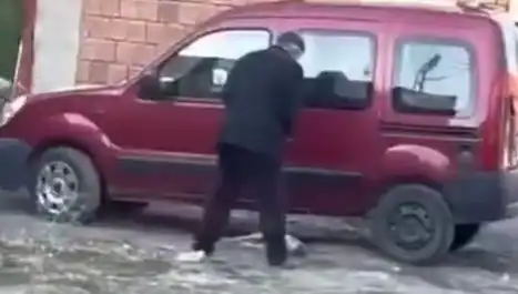 Sokak Ortasında Köpeğe Uygulanan Şiddet Olayı Şok Etti