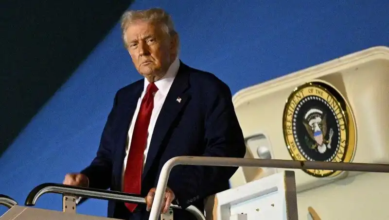 Trump, Lahey'de Düzenlenecek NATO Zirvesi'ne Şaşırtıcı Bir Katılım Gösterdi