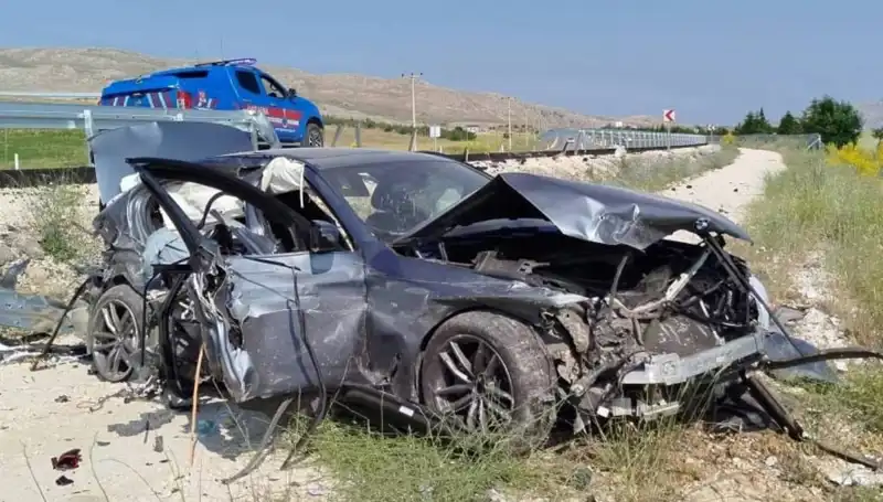 Sivas'ta Yaşanan İki Ayrı Trafik Kazasında 9 Kişi Yaralandı!