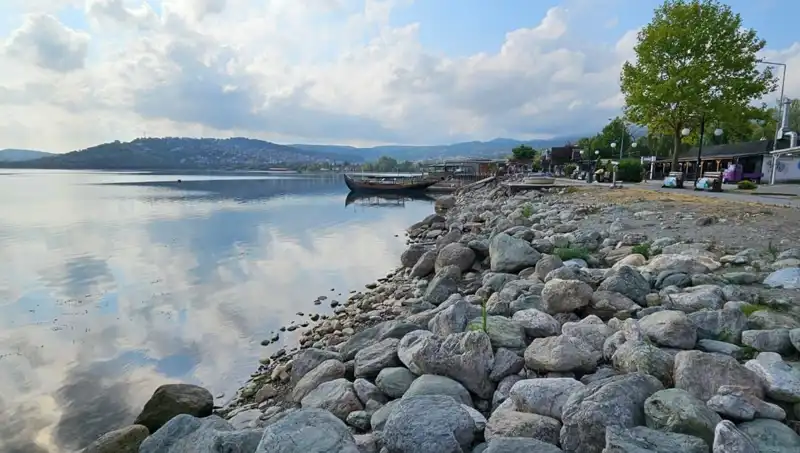 Sapanca Gölü'nde Su Seviyesi Kritik Düşüş Gösteriyor: Nedenleri ve Etkileri