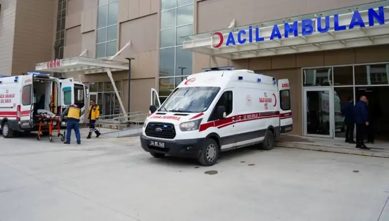 Erzincan'da Korkunç Trafik Kazası: Bir Kişi Hayatını Kaybetti, Üç Kişi Yaralandı