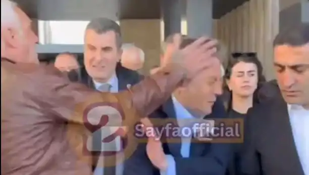 Özgür Özel'e AKM Önünde Gerçekleşen Saldırı, Türkiye'de Siyasi İklimi Tetikliyor