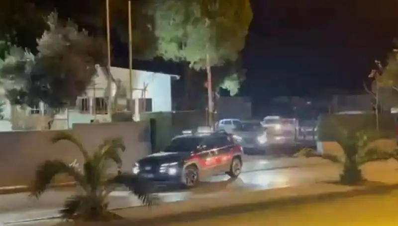 İzmir'de Gece Gündüz Süren Operasyon ile 141 Hükümlü Yakalandı