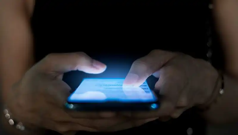 Psikologlar, Telefon Alışkanlığını Narsisizmin Belirtisi Olarak İşaret Ediyor