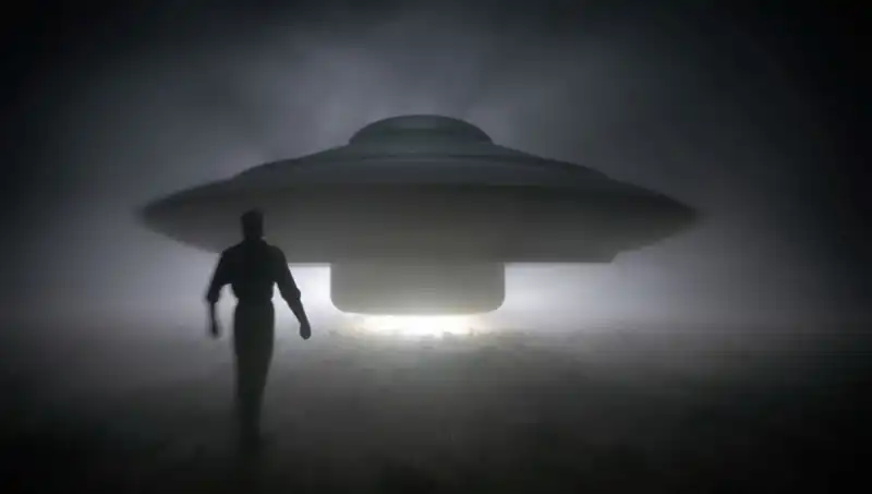UFO Uzmanı Şok Edici İddiada Bulundu: Uzaylılar Masum İnsanları Öldürüyor!
