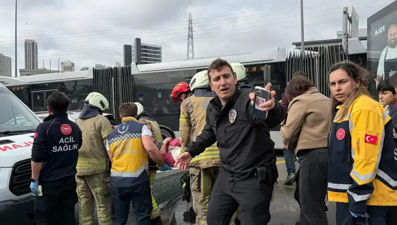 Metrobüste Korkunç Kaza: Ciddi Yaralılar ve Sefer İptalleri