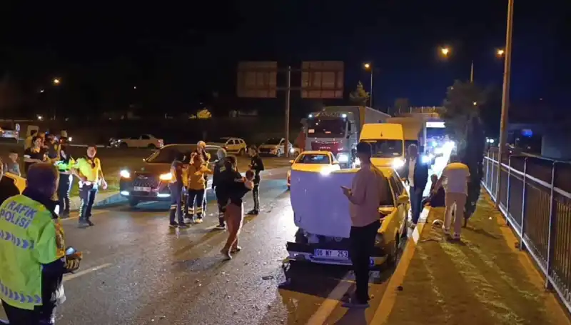 Otoyolda Seyir Halindeyken Geri Dönüş Yapan Araç Kaza Yaptı: İki Çocuk Hayatını Kaybetti