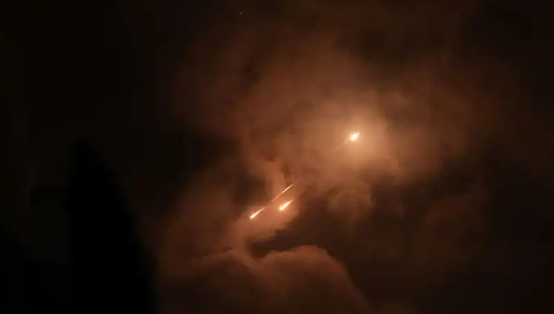İran'ın Gece Saldırıları: Stratejik Zamanlamanın Arkasındaki Sırlar
