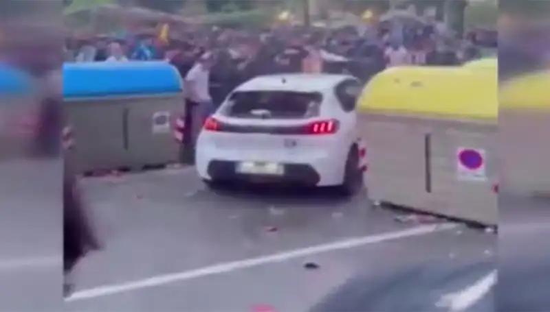 Taraftarların Arasına Daldı: 13 Kişi Yaralandı, Olayın Ayrıntıları Şok Edici!