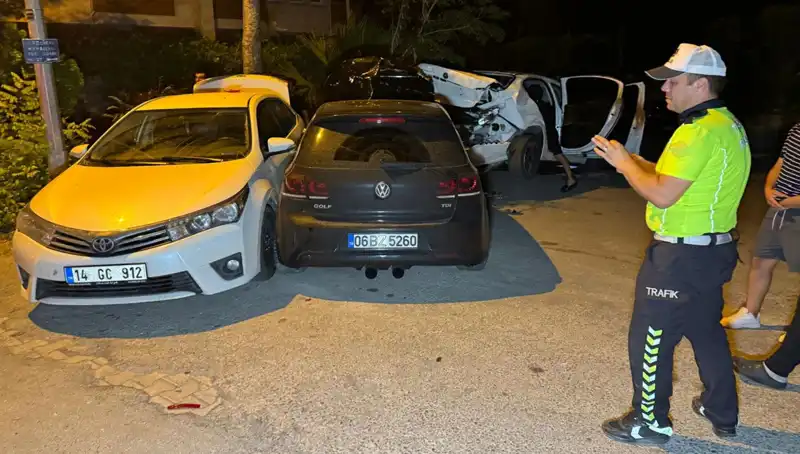 Alkollü Sürücü Korkunç Kazaya Neden Oldu: Üç Araç Birden Zarar Gördü