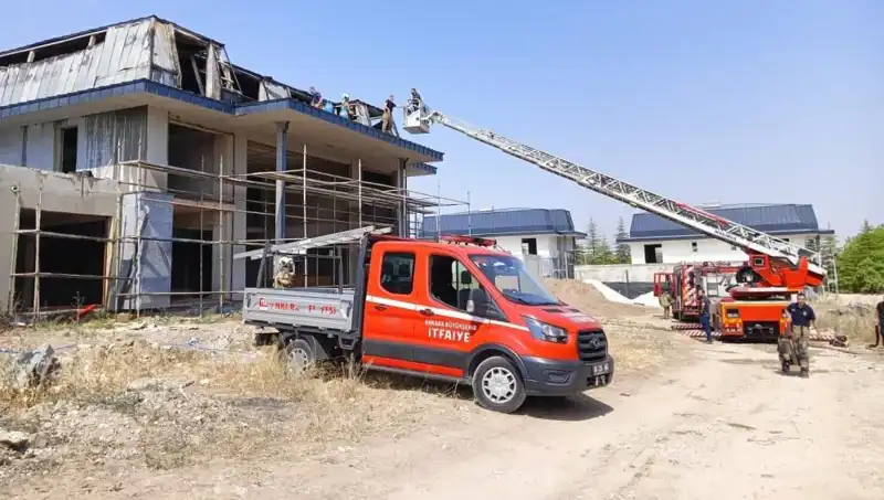 Ankara Gölbaşı'nda Villalar İçin Tehdit Oluşturan Yangın Paniği