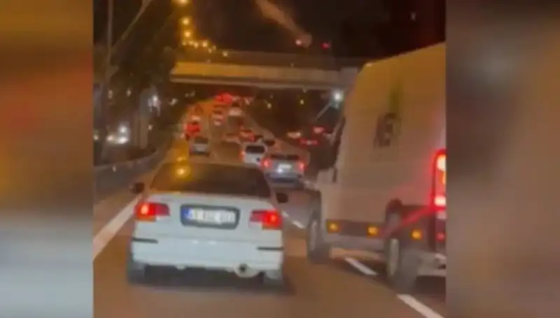 Tuzla'da "Makas Terörü" Korku Saçtı: Sürücü Yakalandı ve Tutuklandı