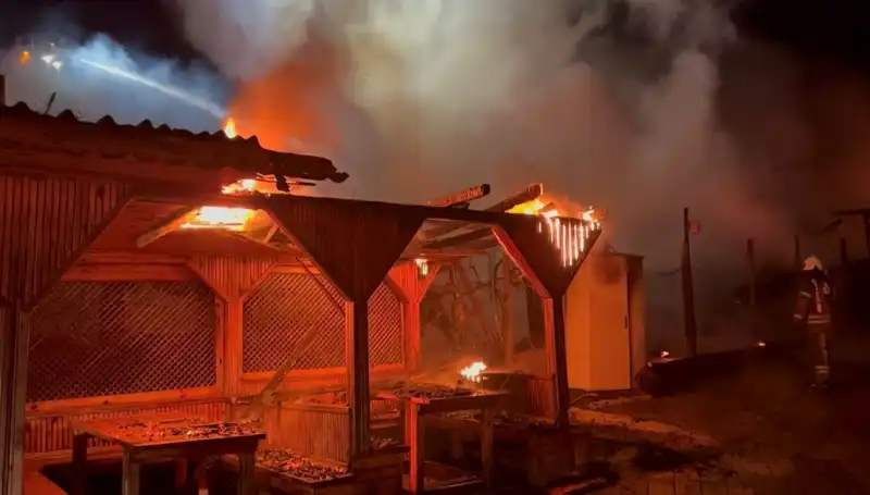 Şile'de Altı Gözleme Restoranı Büyük Yangında Küllerine Karıştı