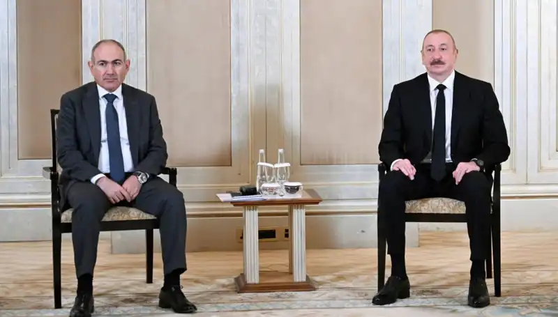 Aliyev ve Paşinyan Abu Dabi'de Barış Tohumlarını Ekme İddiasında