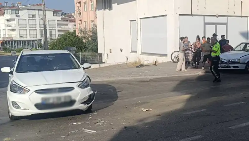 Antalya’da Meydana Gelen Kaza İki Otomobilin Çarpışmasıyla Sonuçlandı