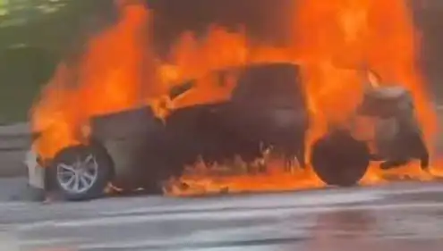 15 Temmuz Şehitler Köprüsü'nde Araç Yangını Alarm Verdi, Trafik Kilitlendi!
