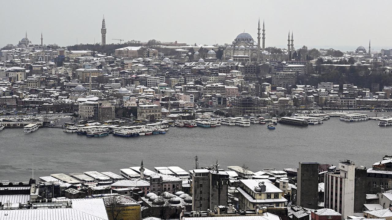 İstanbul'a Kar Yağdı: Beklenen Kar Yağışı Nihayet Geldi!