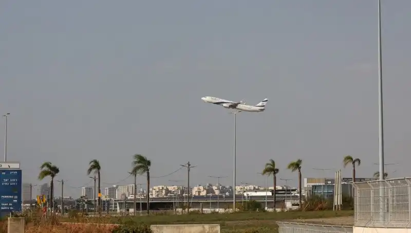 Husiler, İsrail'in Ben Gurion Havalimanı'na Füzelerle Saldırdı: Neler Oluyor?