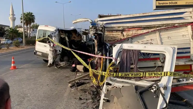 Mersin'de Tatil Yolunda Meydana Gelen Feci Kaza İki Can Aldı