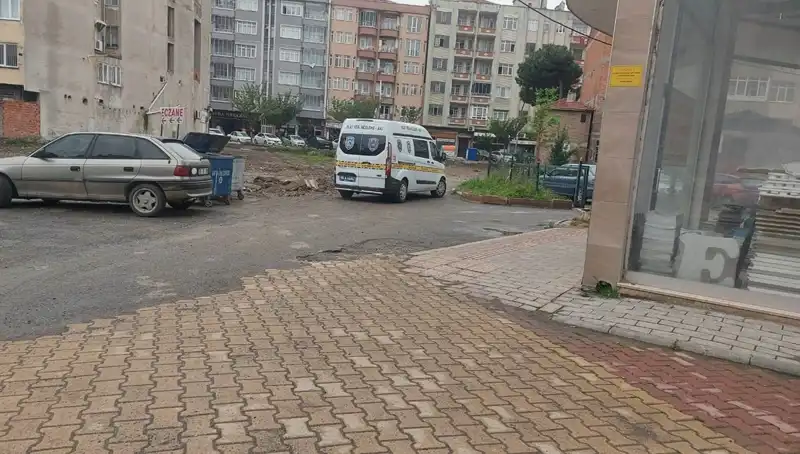 Dikkat Çekici Olay: 4. Kattan Düşen Kadın Hastaneye Kaldırıldı