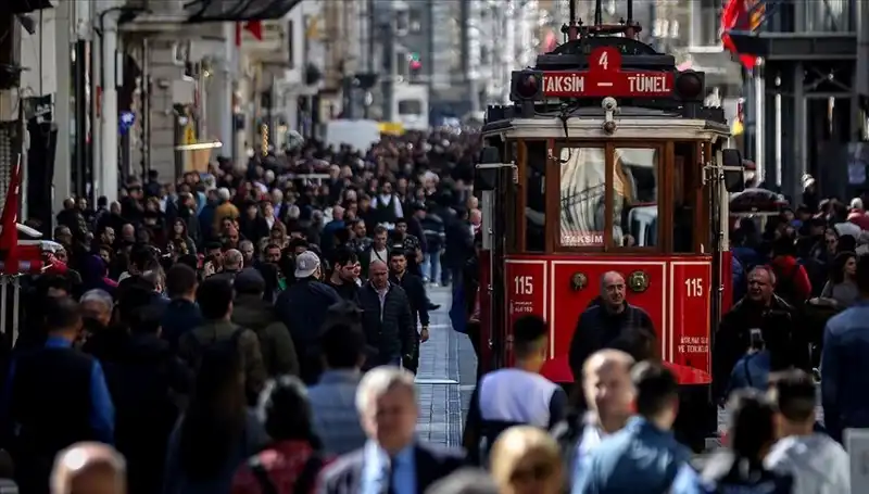 Türkiye'nin Nüfusu Rekor Artış Gösterdi: Hedefler Yeniden Gözden Geçiriliyor