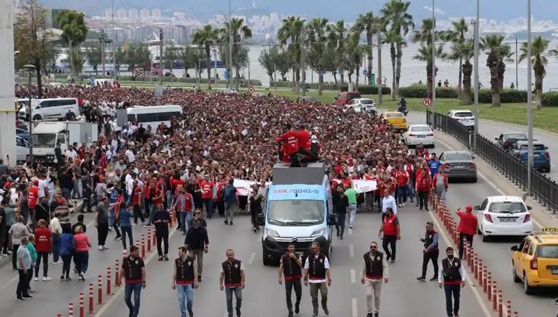 İzmir'de Grev Dördüncü Gününe Girdi: İşçilerin Mücadelesi Devam Ediyor