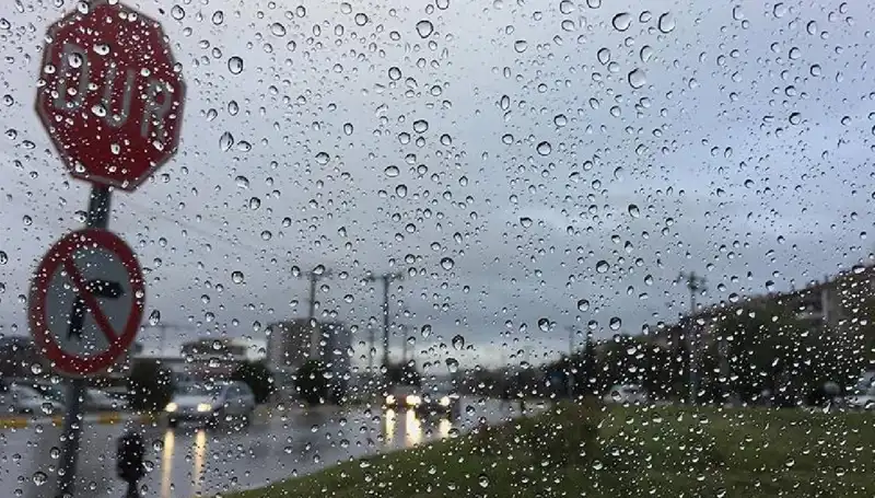 Meteoroloji'nin Uyarısı: 20 İlde Sıcaklık Düşüyor ve Sağanak Yağış Bekleniyor